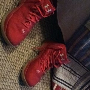 Stephen Curry 2.5’s red